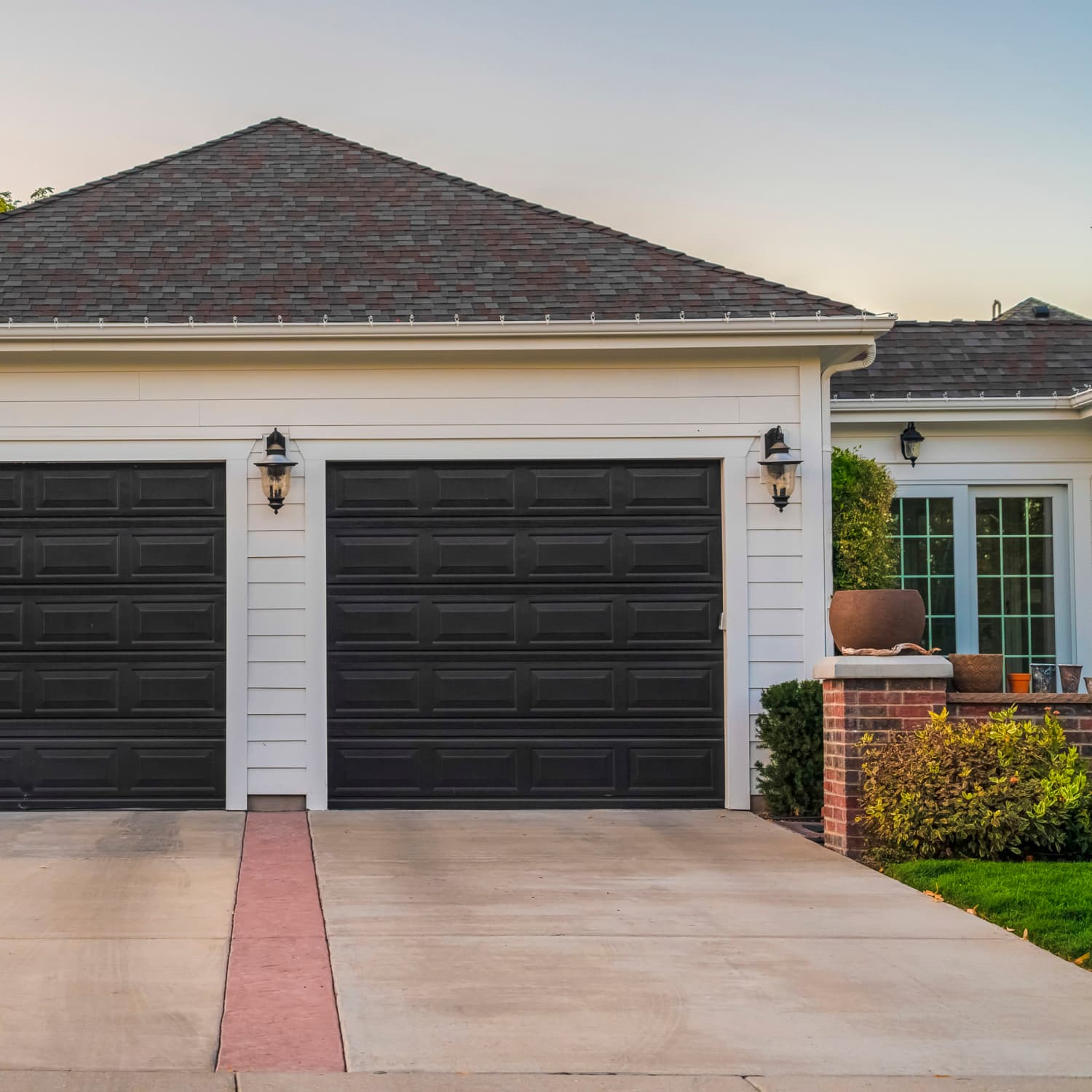 The Best Color to Paint Your Garage Door, According to a Real Estate Agent | Apartment Therapy