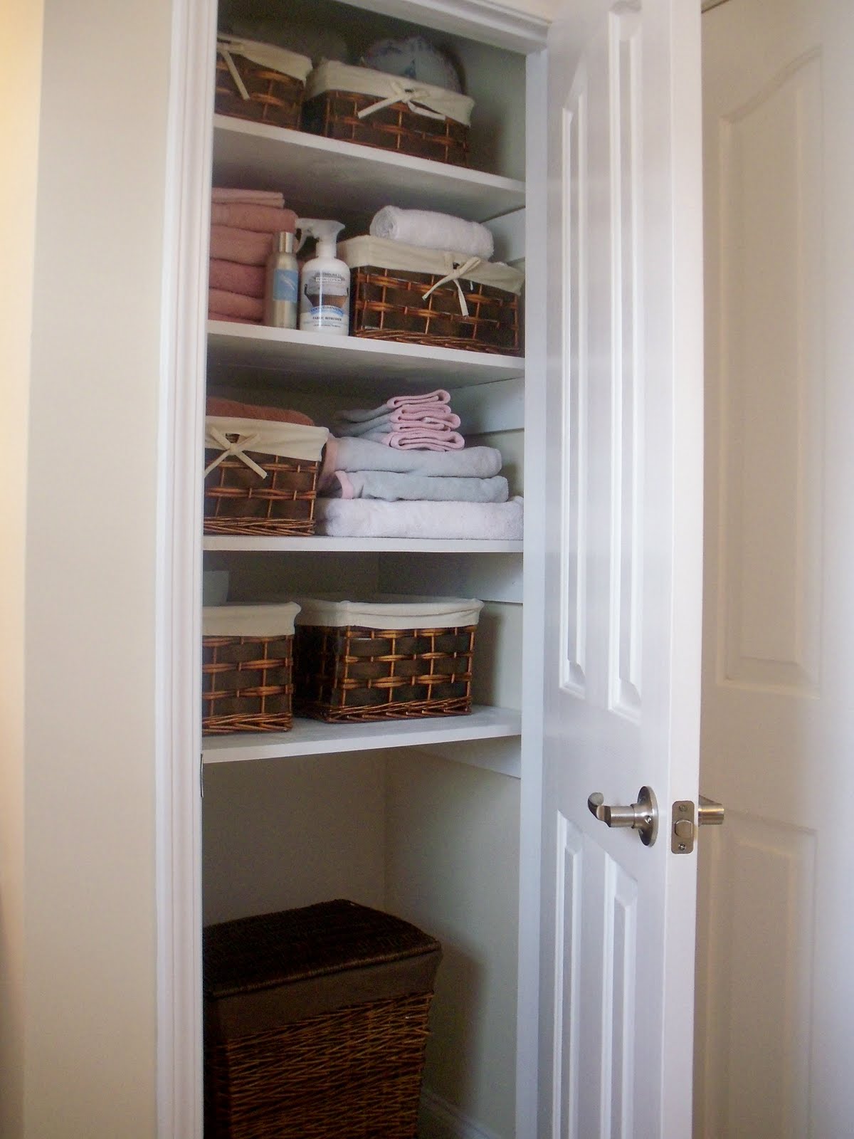 The Life of Jennifer Dawn: Organize Your Linen Closet (Part 2)