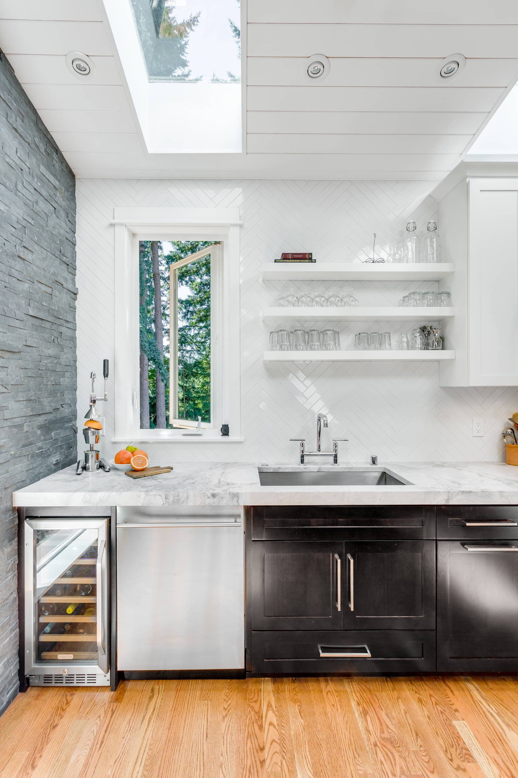 What's Behind Your Kitchen Sink? | Houzz AU