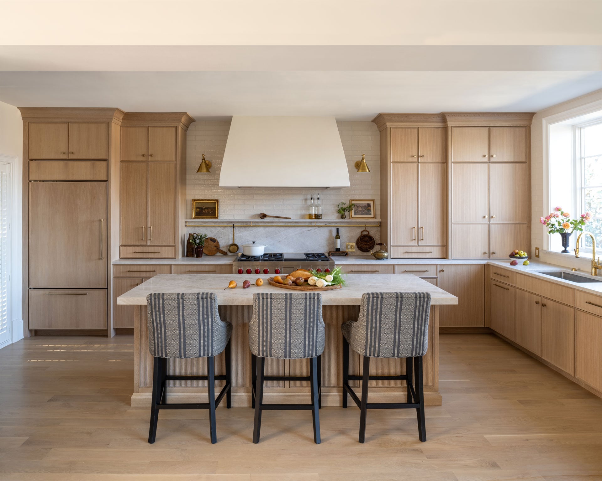 White Oak Cabinetry: Guide for Luxury Interior Designers