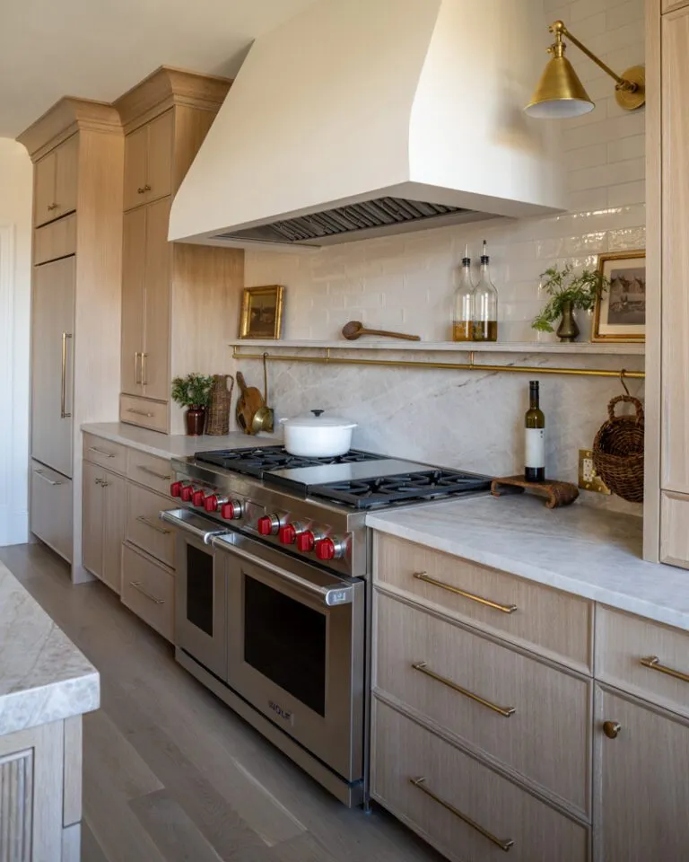 White Oak Cabinetry: Guide for Luxury Interior Designers
