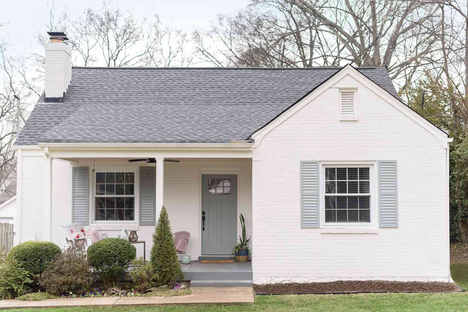 15 Neutral Paint Colors Perfect For Farmhouse Exteriors