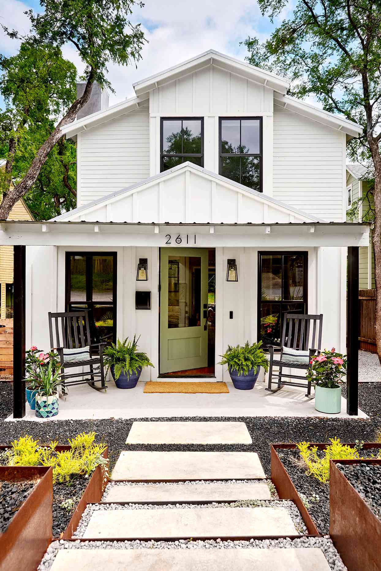 19 Modern Farmhouse Exterior Styles That Are Timeless