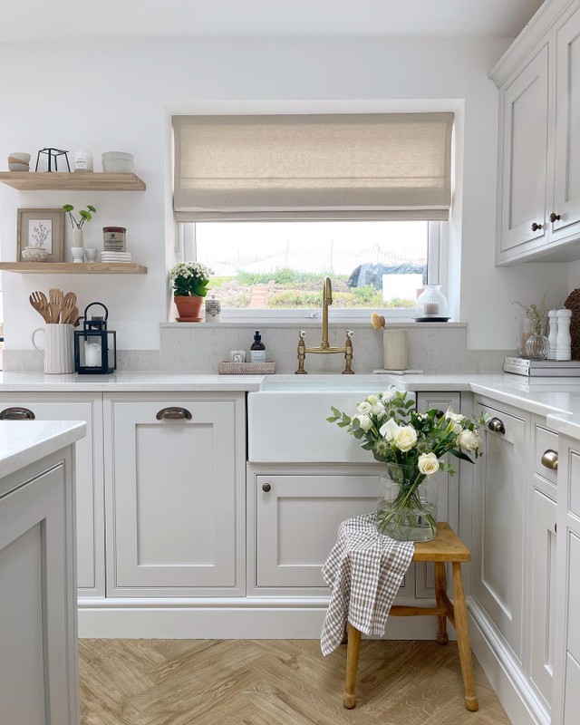 Selecting the Best Kitchen Window Treatments: Over the Sink | THE BLINDS SPOT